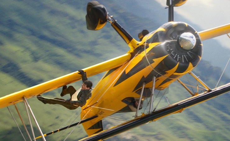 Tom Cruise tự thực hiện cảnh đu mình ngoài máy bay trên độ cao 3.000m.&nbsp;