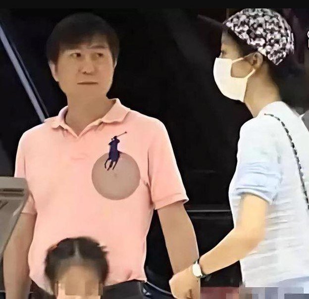 Hình ảnh hiếm hoi về chồng con của Hàn Tuyết.