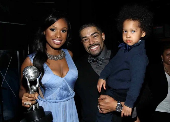 Jennifer Hudson bên tình cũ và con trai.
