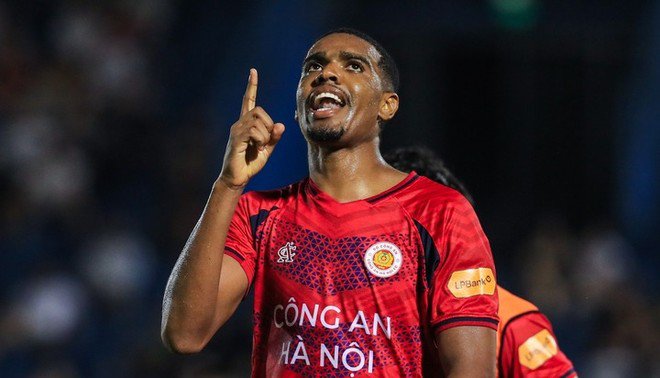 Alan là một ứng viên cho danh hiệu Vua phá lưới V-League mùa này