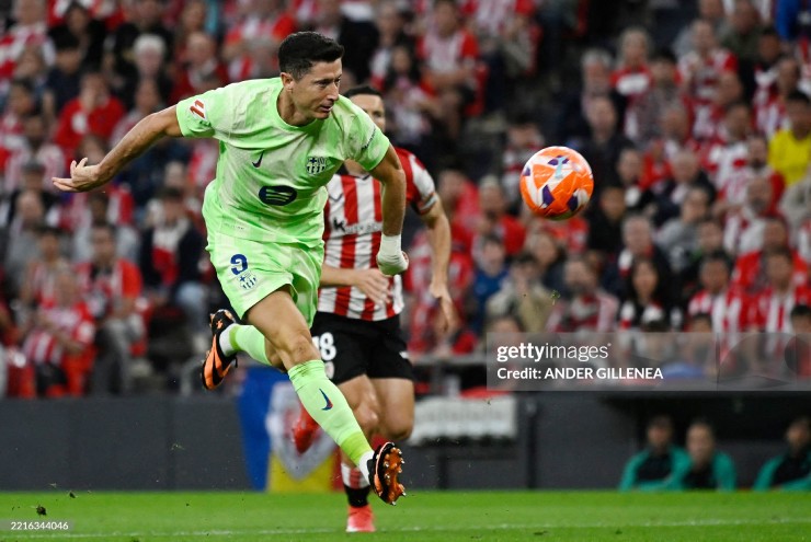 Lewandowski lập cú đúp ngay ở đầu hiệp một