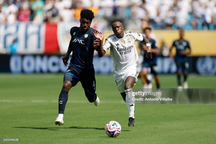 Vinicius chơi rất khác dưới thời Alonso