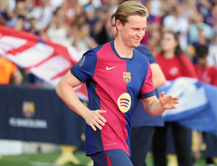 De Jong có thể chia tay Barca hè này