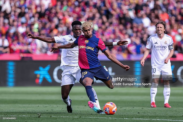 Yamal thi đấu tuyệt hay và đã được Barca gia hạn hợp đồng