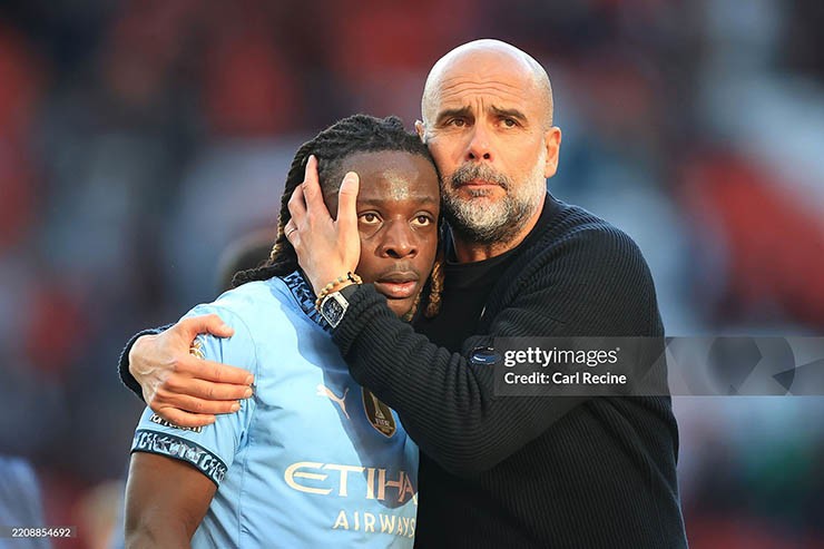 Man City nhận án phạt từ Premier League