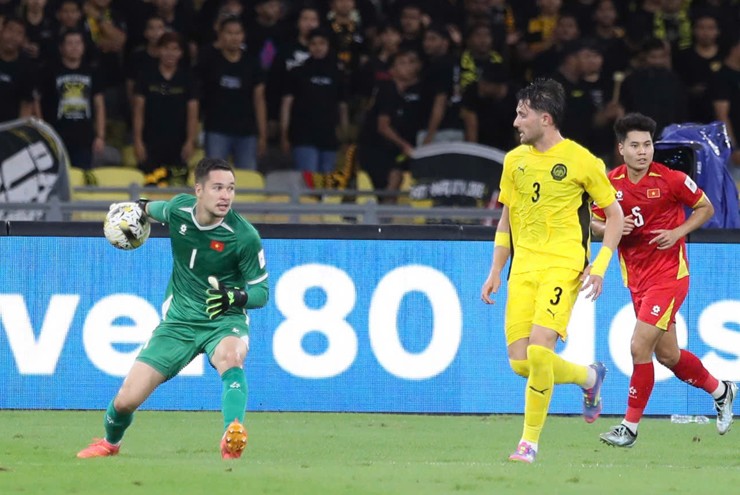 Thủ môn Nguyễn Filip trong trận Malaysia gặp Việt Nam