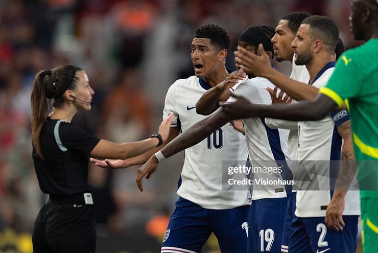 Bellingham phát điên với trọng tài ở trận ĐT Anh thua Senegal