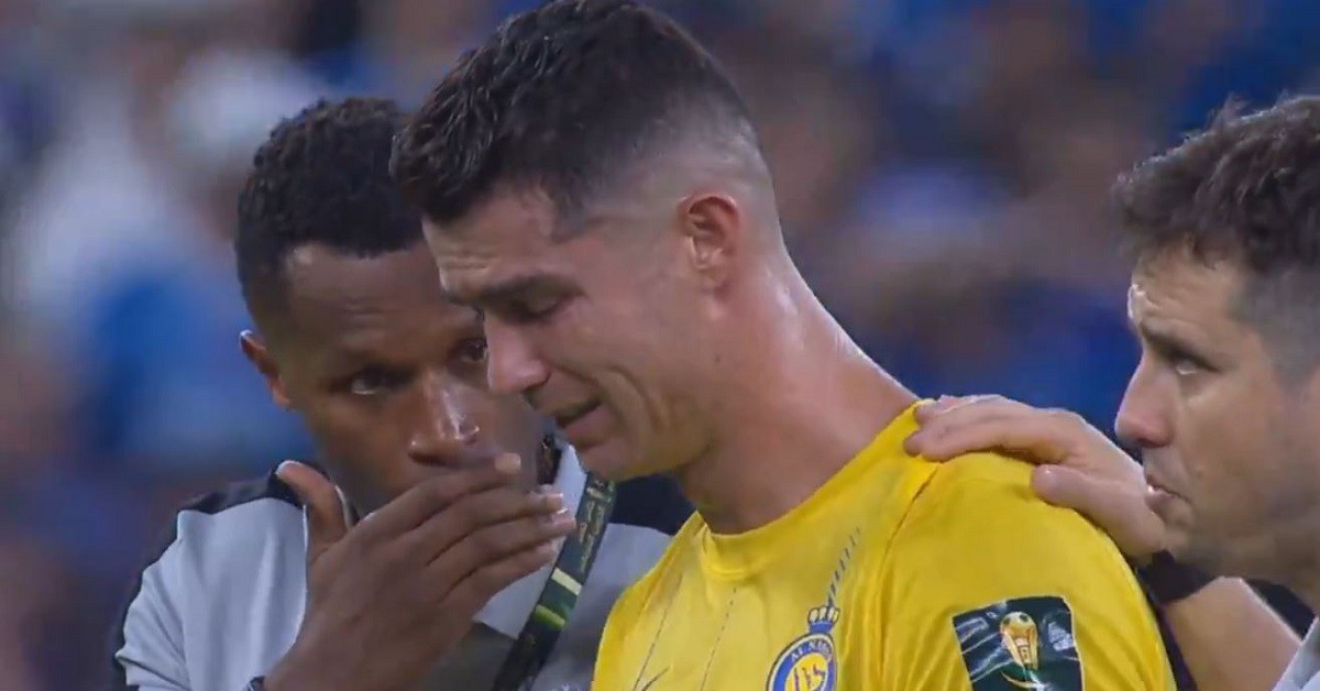 Hình ảnh Ronaldo khóc sau khi Al Nassr thua Al Hilal ở trận tranh Siêu cúp&nbsp;Saudi Arabia