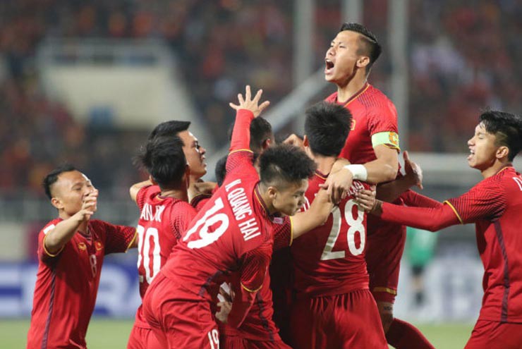 Sự vỡ òa của các cầu thủ ĐT Việt Nam khi đoạt chức vô địch AFF Cup 2018