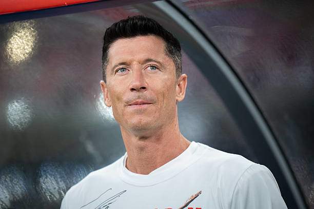 Lewandowski sẽ phải quen dần với ghế dự bị ở Barca mùa tới