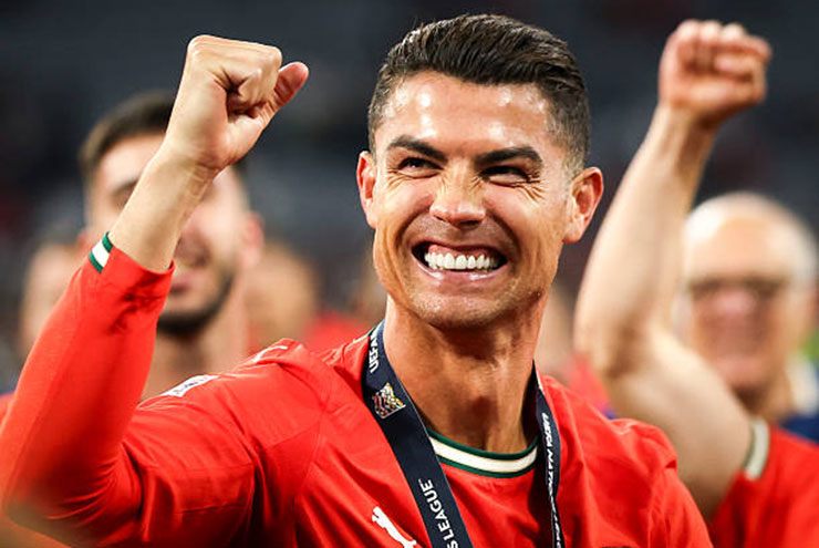 Ronaldo xác nhận anh sẽ tiếp tục thi đấu cho Al Nassr và không dự Club World Cup