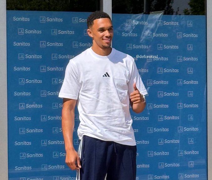 Alexander-Arnold xuất hiện ở buổi ra mắt Real Madrid