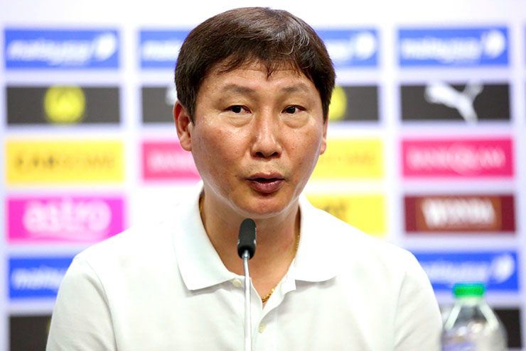 Họp báo ĐT Việt Nam - Malaysia: HLV Kim Sang Sik xin lỗi fan, vẫn tin vào kỳ tích - 1