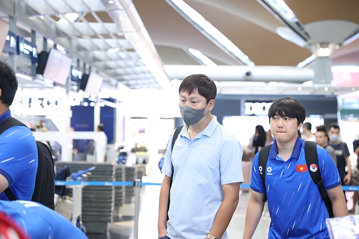 HLV Kim Sang Sik phải đau đầu trong việc tính toán chặng đường tiếp theo tại vòng loại Asian Cup