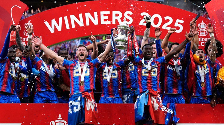 Crystal Palace&nbsp;vẫn còn tia hy vọng cho suất dự Europa League của mình