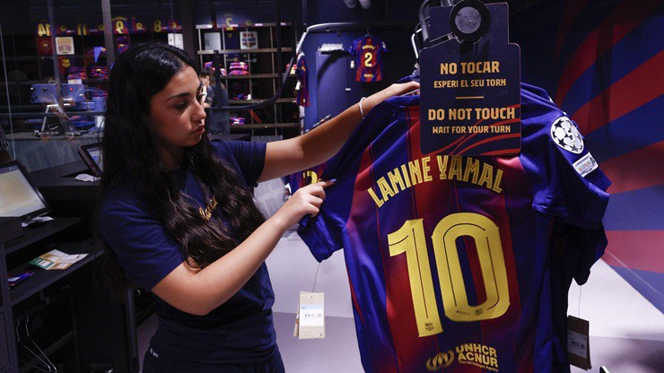 Yamal sẽ là chủ nhân mới&nbsp;của chiếc áo số 10 huyền thoại tại Barcelona