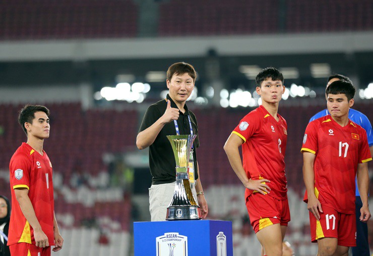 HLV Kim Sang Sik bắt bài chiến thuật của U23 Indonesia