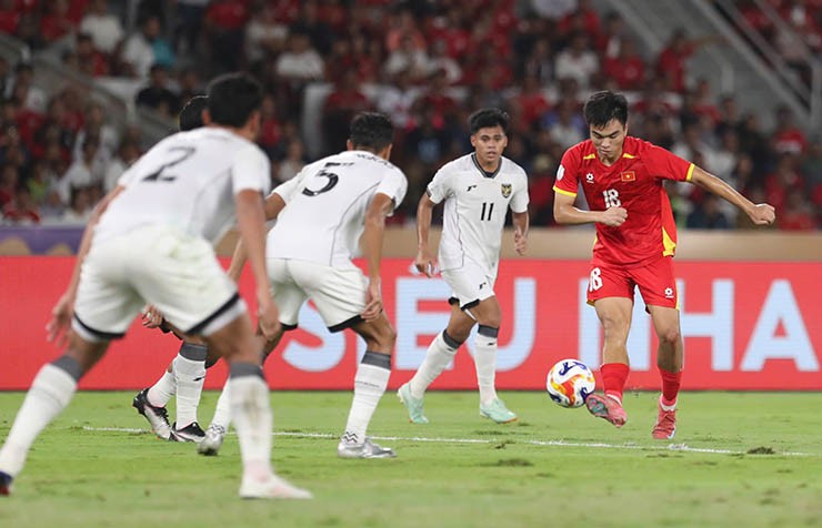 Họp báo U23 Indonesia so tài U23 Việt Nam: Huyền thoại Ajax không hài lòng điều gì? - 3