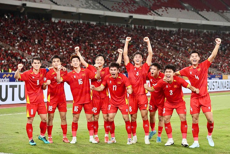 Họp báo U23 Việt Nam sau chung kết: Thầy Kim giải thích vụ xếp chai nước "chơi chiêu" U23 Indonesia - 2