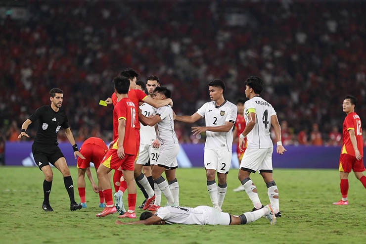 Họp báo U23 Việt Nam sau chung kết: Thầy Kim giải thích vụ xếp chai nước "chơi chiêu" U23 Indonesia - 3