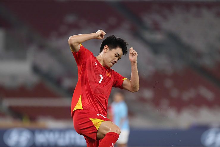 Đình Bắc ăn mừng sau cú đánh đầu hiểm hóc mang lại thế dẫn bàn cho U23 Việt Nam