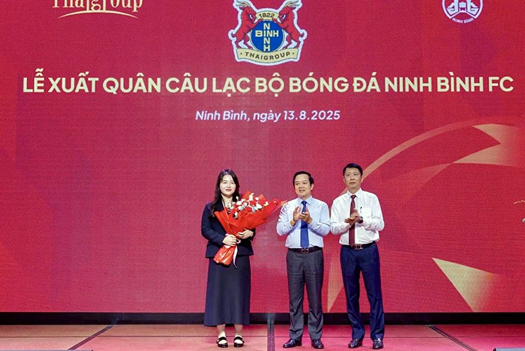 Con gái bầu Thụy gây chú ý khi làm chủ tịch CLB Ninh Bình.