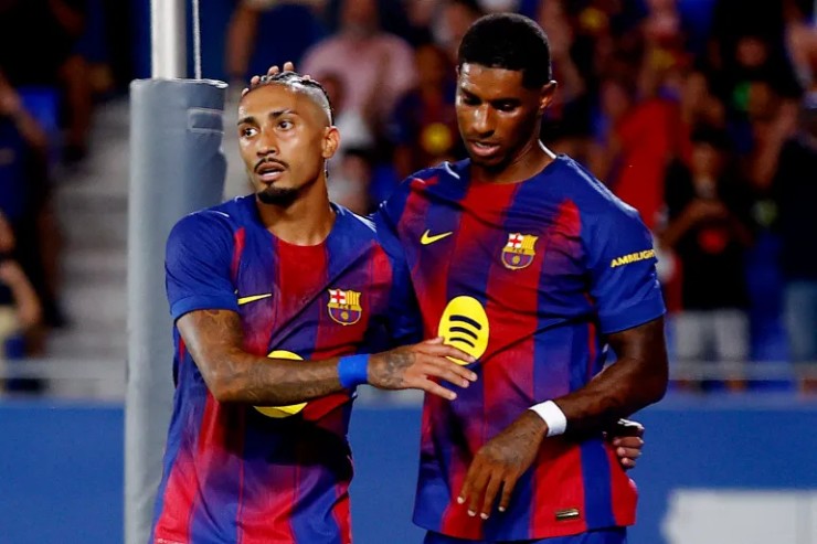 Hansi Flick đưa ra những gợi ý về đội hình chính của Barcelona