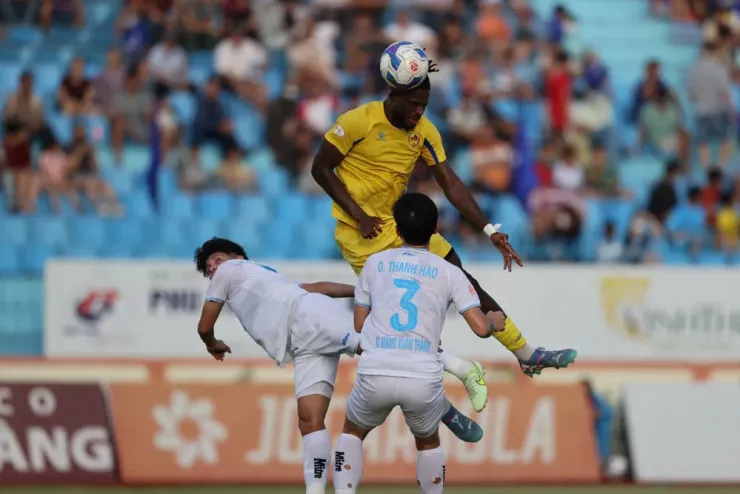 PVF-CAND giải cứu V-League - 2