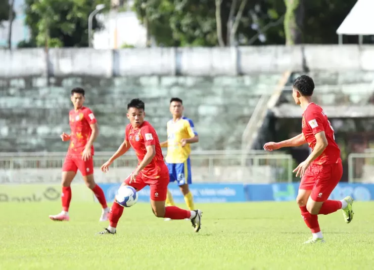 Minh Đoàn và đồng đội PVF-CAND đứng hạng 3 ở giải hạng Nhất được đặc cách nhưng chính họ cũng là đội giải cứu V-League. Ảnh: CCT.