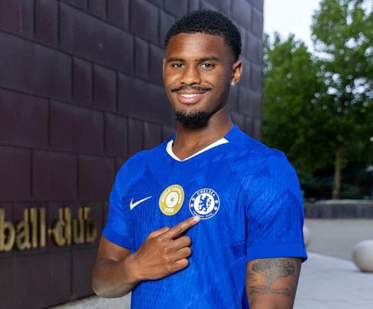 Trực tiếp chuyển nhượng sáng 4/8: Chelsea chính thức đón "Van Dijk mới", Antony từ chối đội Ronaldo - 1