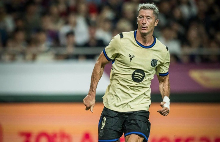 Lewandowski sẽ phải cạnh tranh&nbsp;suất đá chính ở vị trí trung phong tại Barcelona mùa tới