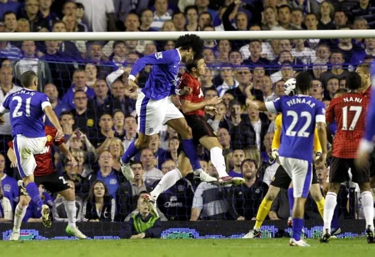 Everton cũng hạ gục MU bằng quả đánh đầu cách đây 13 năm