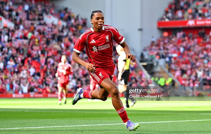 Khoảnh khắc bùng nổ của Rio Ngumoha khiến người hâm mộ Liverpool không thể ngồi yên