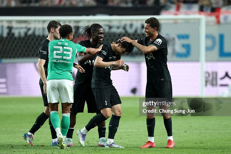 Son Heung Min được tri ân cảm xúc