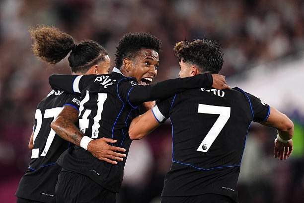 Bị dẫn bàn sớm nhưng Chelsea tấn công tưng bừng và ghi 3 bàn ở hiệp 1