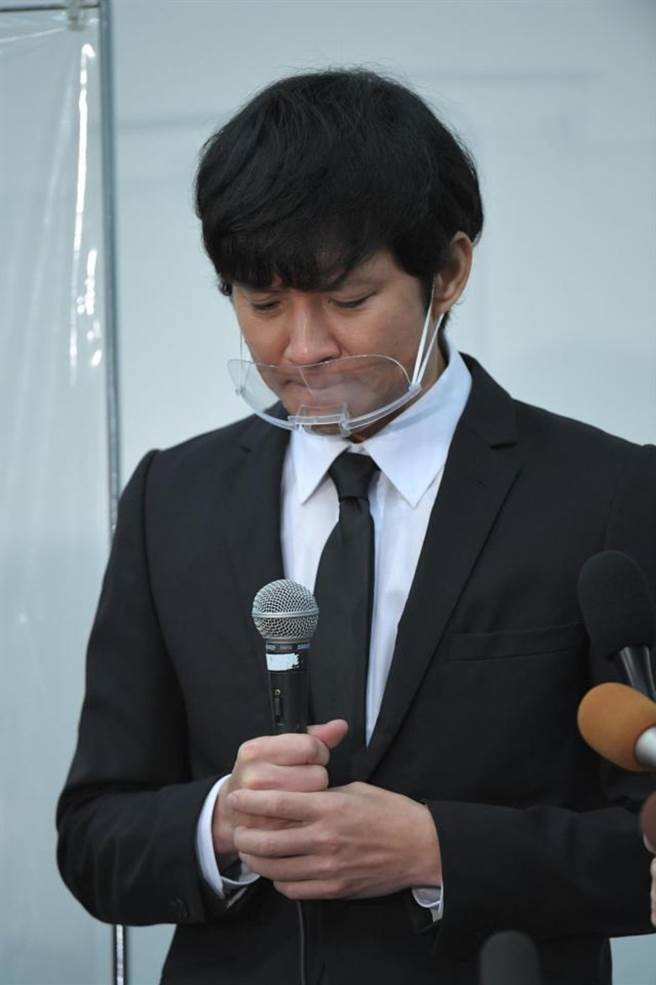 Ken Watabe xin lỗi vì scandal, năm 2020. Ảnh: Yahoo