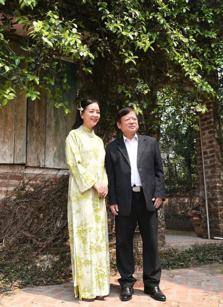 Vợ chồng NSƯT Chiều Xuân có hôn nhân hạnh phúc, sự nghiệp vang danh.
