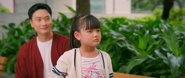 Trong phim "Cầu vồng ở phía chân trời", bé Bắp thông minh nhưng bướng bỉnh. Ảnh VTV