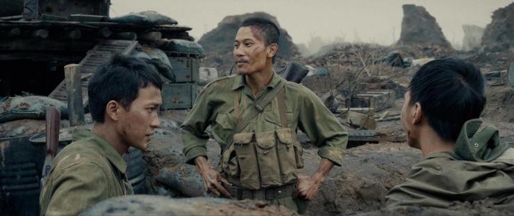 Diễn viên Phương Nam (giữa) trong vai Tiểu đội trưởng Tạ chân chất, rất đời nhận được sự yêu mến của khán giả.
