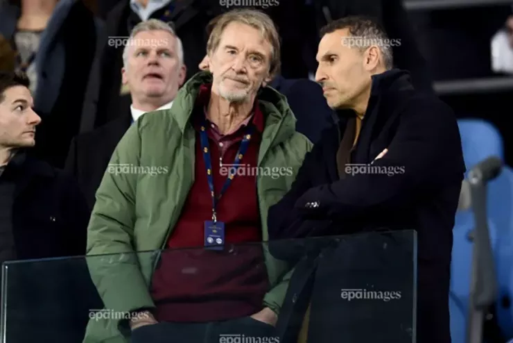 Sir Jim Ratcliffe (trái) đang là đồng sở hữu Manchester United. ẢNH: EPA