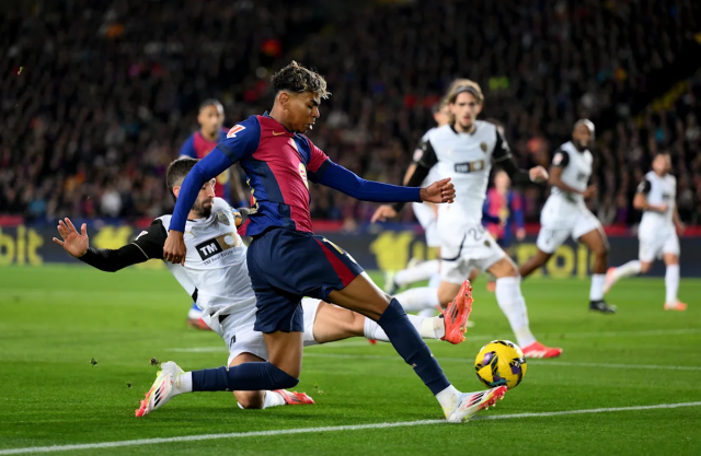 Valencia là "con mồi" ưa thích của Barcelona.