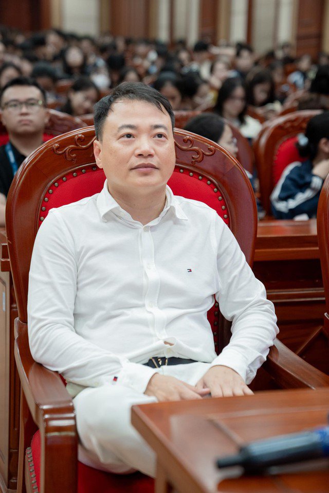 Shark Bình được biết đến là một trong những người tiên phong phong trào start-up và bước ra từ chương trình Shark Tank. Hiện tại, anh là người sáng lập kiêm Chủ tịch NextTech Group - một trong những doanh nghiệp công nghệ thông tin đầu tiên tại Việt Nam hoạt động trong lĩnh vực điện tử hóa thương mại. Cái tên "Shark Bình" được đông đảo công chúng biết đến khi vị doanh nhân tham gia vào hội đồng đầu tư của chương trình "Shark Tank Vietnam".
