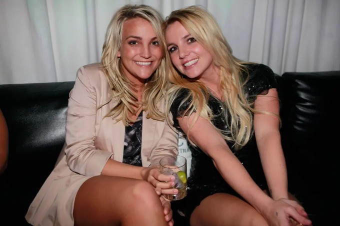 Britney Spears và em gái, Jamie Lynn Spears. Ảnh: Splash