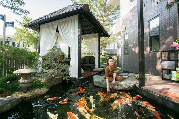 Nhật Kim Anh sống cùng con gái trong căn biệt thự 2 tầng, rộng hơn 200m2 tại TP.HCM, được định giá khoảng 20 tỷ.