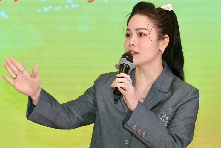 Ca sĩ - diễn viên Nhật Kim Anh ủng hộ 50 triệu đồng cho "Mai Vàng nhân ái".&nbsp;