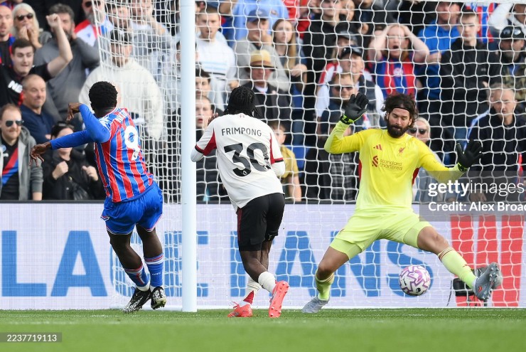 "Chuyên gia ghi bàn phút bù giờ" Liverpool bị chọc thủng lưới ở phút 90+7