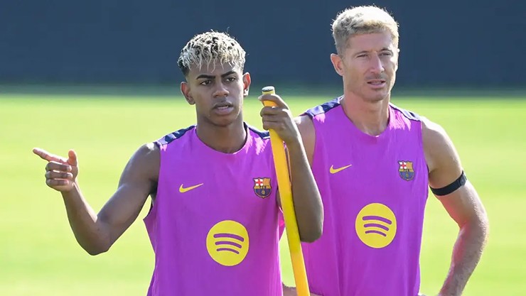 Lewandowski vẫn muốn tiếp tục ở lại Camp Nou cạnh tranh và cống hiến