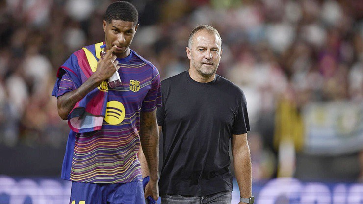 HLV Flick phạt Rashford vì đến muộn