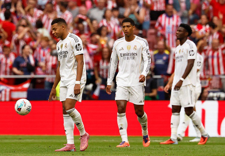 Việc&nbsp;Bellingham&nbsp;xuất phát ngay từ đầu trong trận derby Madrid là canh bạc thất bại