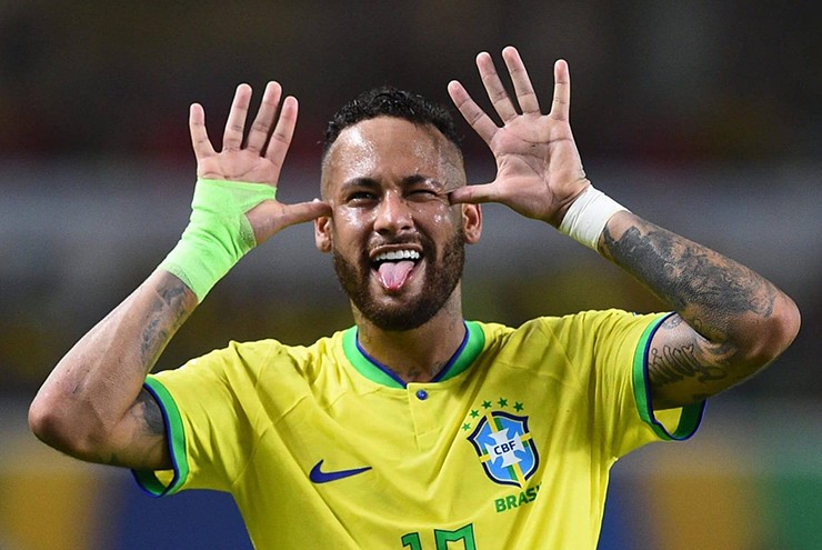 Ronaldo "béo" dành sự ủng hộ tuyệt đối cho Neymar